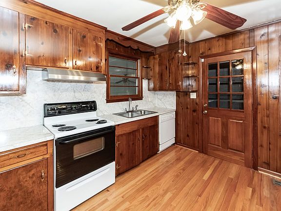4th image of 453 Wade Hampton Dr