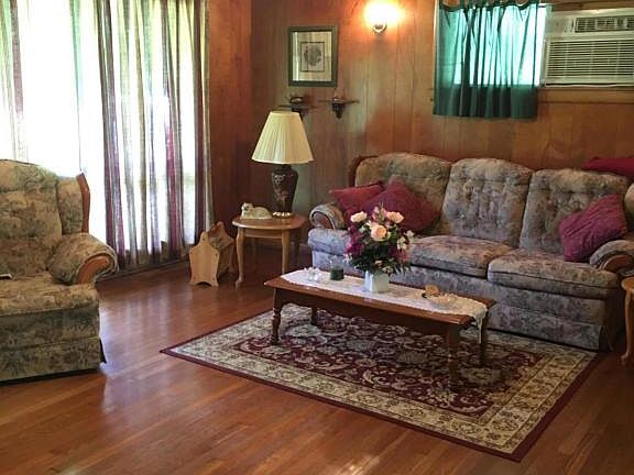2nd image of 810 Alcide Cir