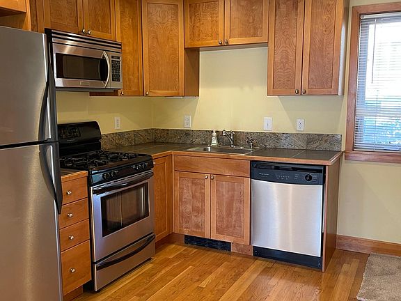 gas stove, dishwasher, microwave