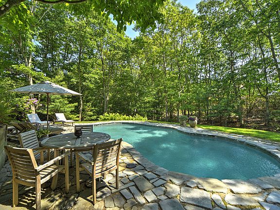 4th image of 36 Shady Cove Ln