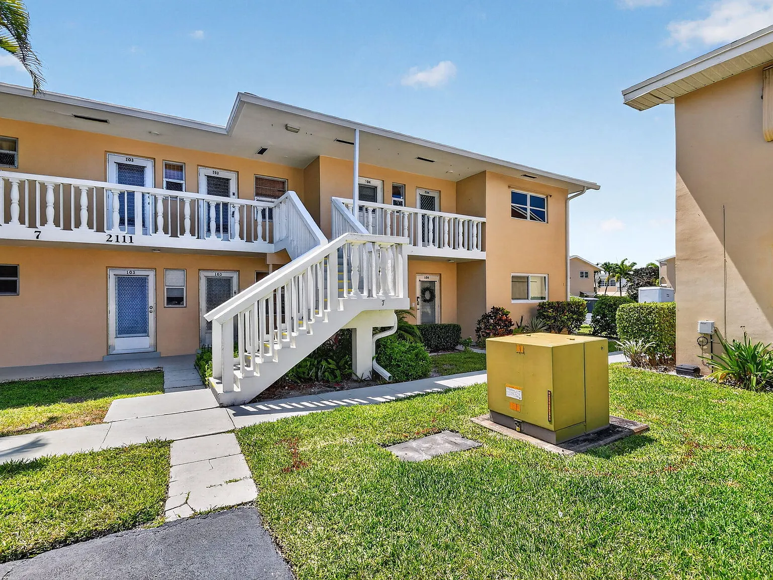 2 bed, 2.0 bath, 860 sqft, $1,875 — Photo 4