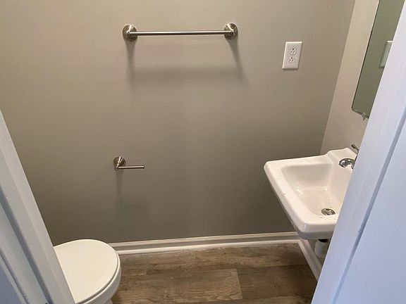 2nd image of 101 Tandy Dr #B