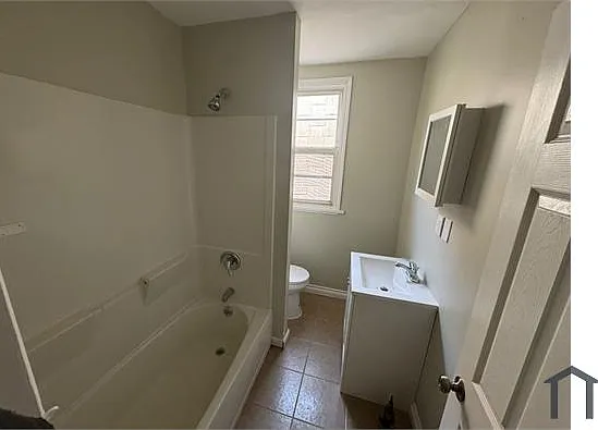 138 Seymour Ave #2 — Photo 6