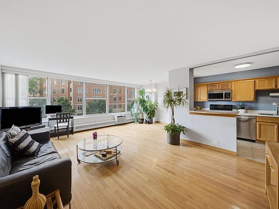 4th image of 3900 N Lake Shore Dr APT 4B