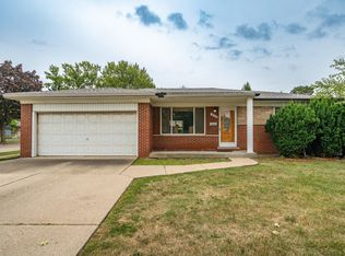 8386 Potomac Ave, Center Line, MI 48015