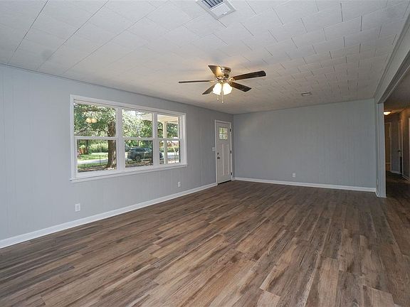 4th image of 221 Carolina Dr