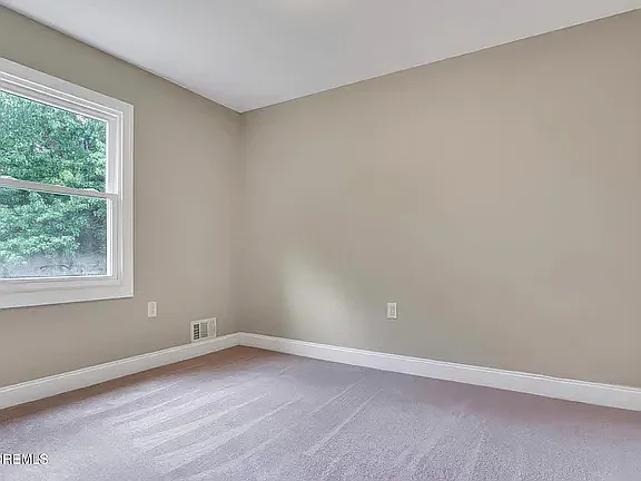 323 Suburban Dr — Photo 21