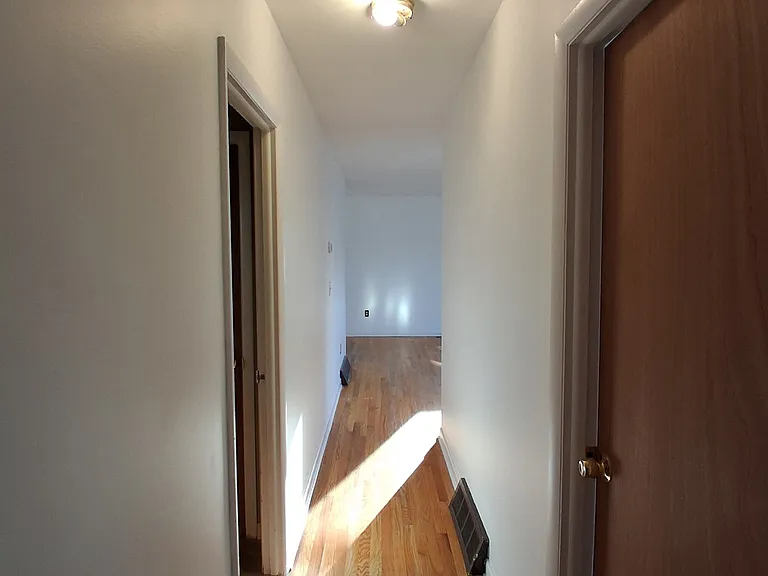 874 Paul St — Photo 5