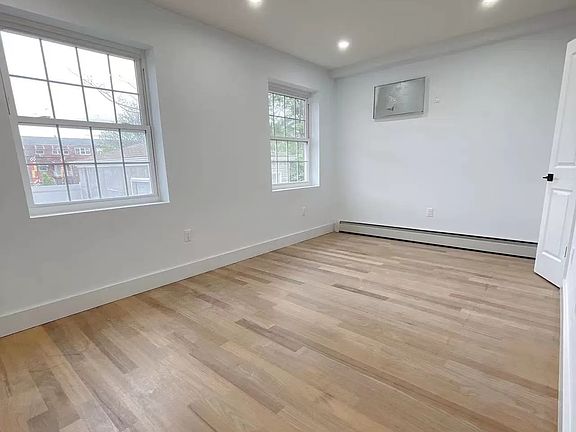 3rd image of 442 Underhill Ave