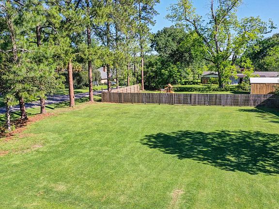 3rd image of 1801 Blanchet Dr