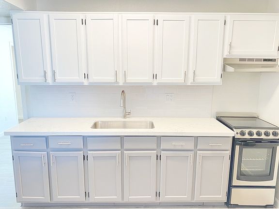 5th image of 2020 W Orangewood Ave #201