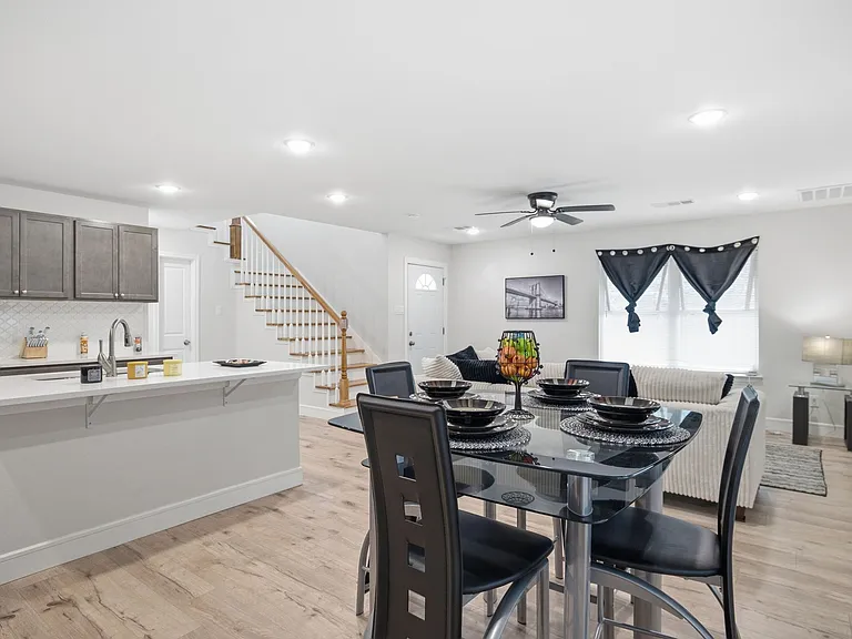 2204 Ash Crescent St #2204 — Photo 11