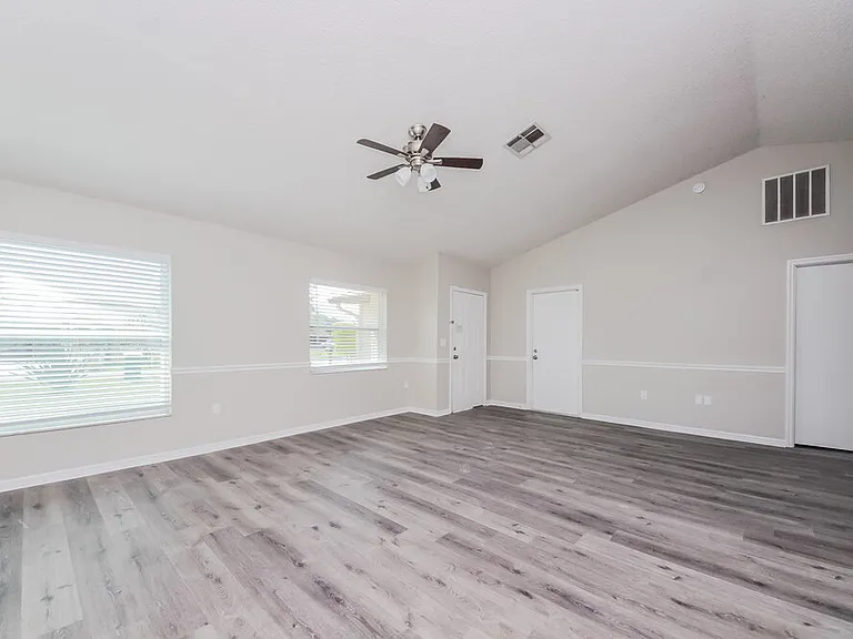 911 San Rafael Way — Photo 5