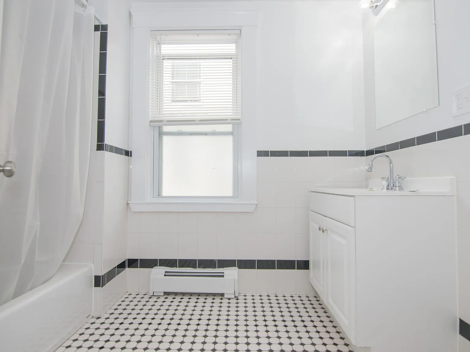 5 bed, 9999 sqft, $5,800 — Photo 2