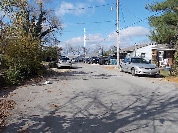 3rd image of 125 Allnutt Dr
