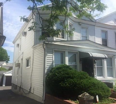 3rd image of 8937 Metropolitan Ave