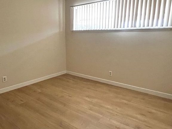 5th image of 4481 Chevy Chase Dr APT 16