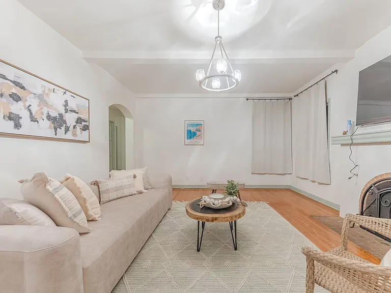 3577 Thorndale Rd — Photo 3