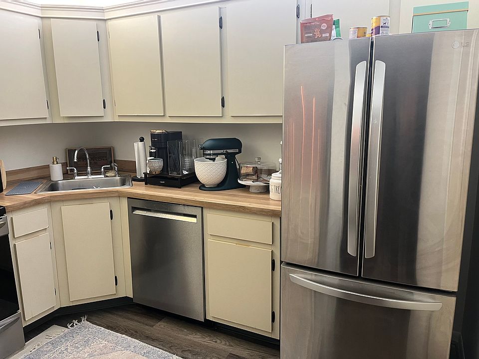 2nd image of 512 Shady Pine Way APT D2