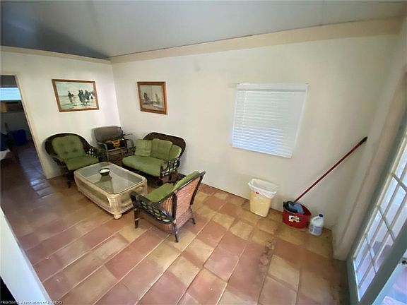 3rd image of 44 Country Rd