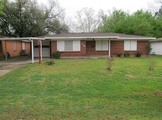 2718 John Dr, La Marque, TX 77568