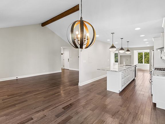 3rd image of 1659 N Belmont Ct Unit 1659