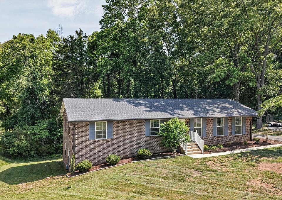 1st image of 851 Lone Oak Dr