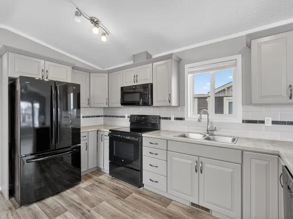 18 Aspen Ave, Morinville, AB T8R 2P7