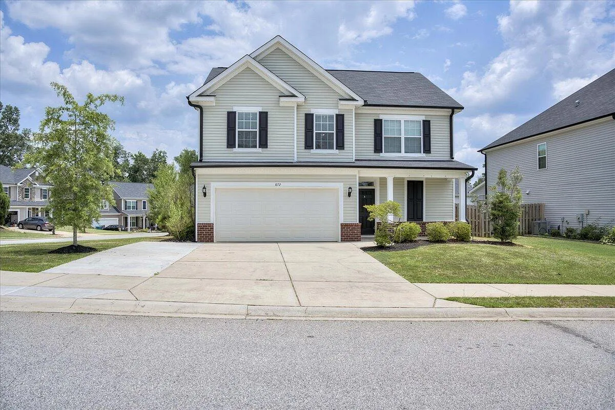 4 bed, 2.5 bath, 2220 sqft, $2,100 — Photo 1