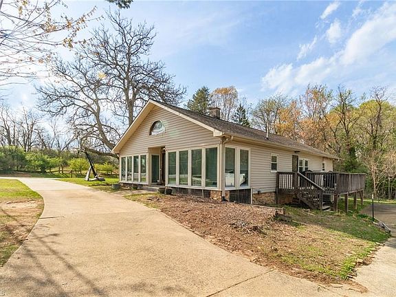 4th image of 3801 Oak Ridge Rd