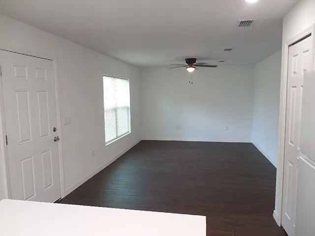 10313 Usher St — Photo 6