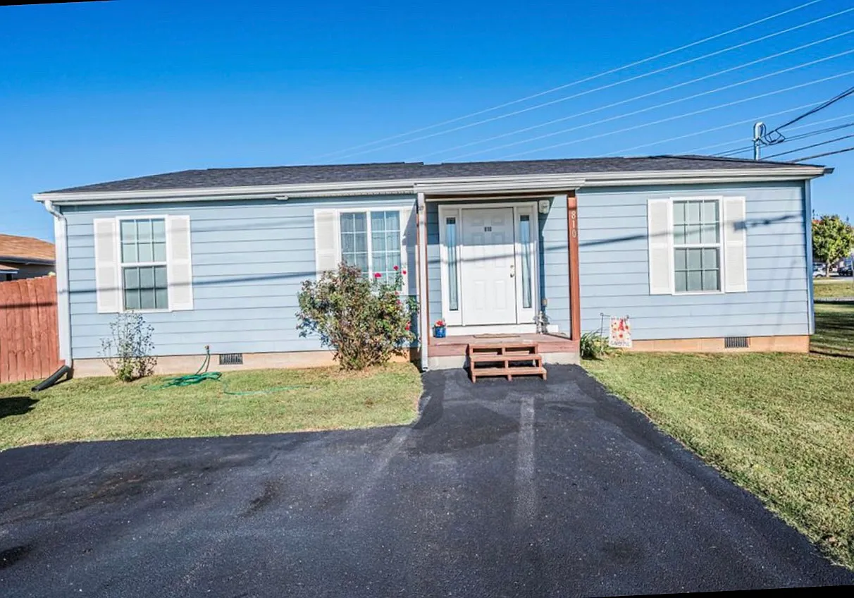 3 bed, 1155 sqft, $1,400 — Photo 1