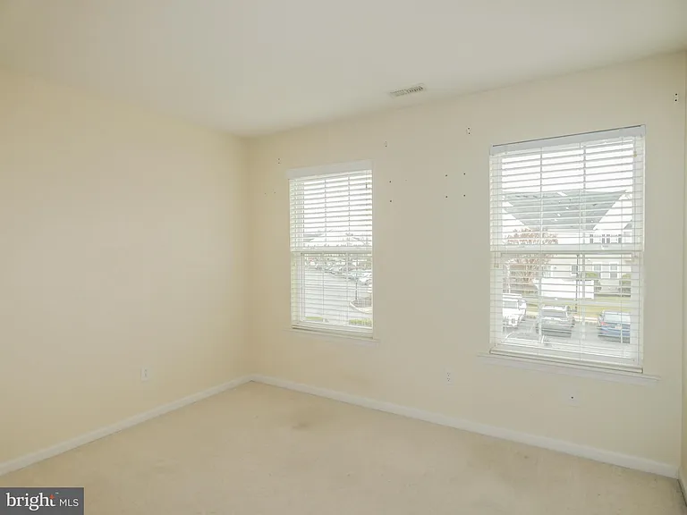 2105 Lexington Mews — Photo 30