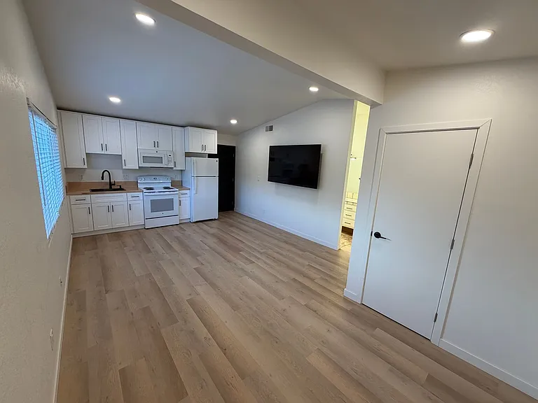 501 E Cabo San Lucas Cir #B — Photo 3