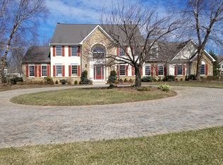 1 Pond View Ct, Whitehouse Station, NJ 08889