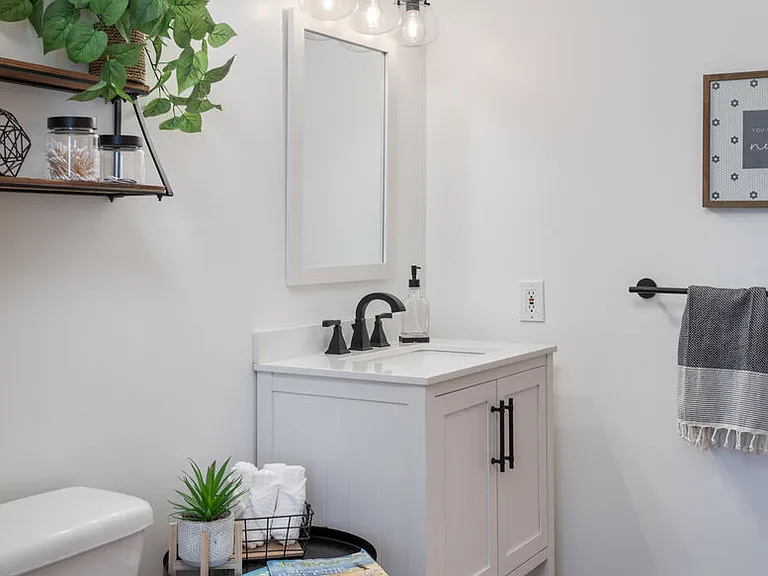 Full updated bath with shower/tub combo