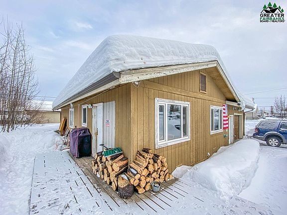 2nd image of 2425 Mercier St