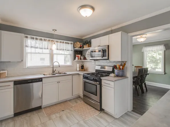 1012 Sherwood Ln, Camden, SC 29020