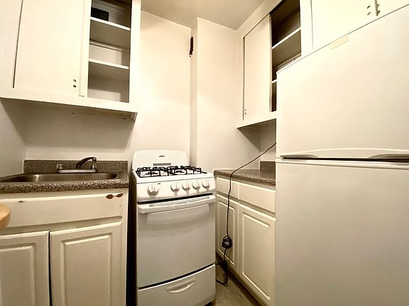 4th image of 408 W 34th St APT 6E