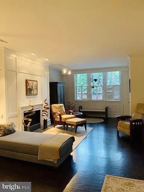 3 bed, 3624 sqft, $5,995 — Photo 3
