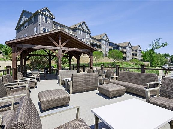5th image of 401 Mariners Pointe