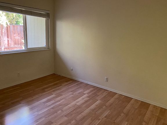 5th image of 120 Greenmeadow Way