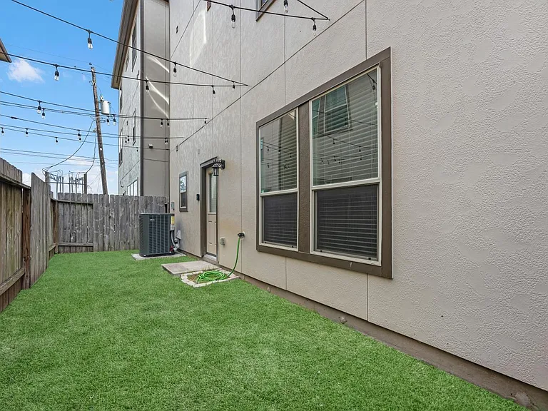 458 N Live Oak St — Photo 26