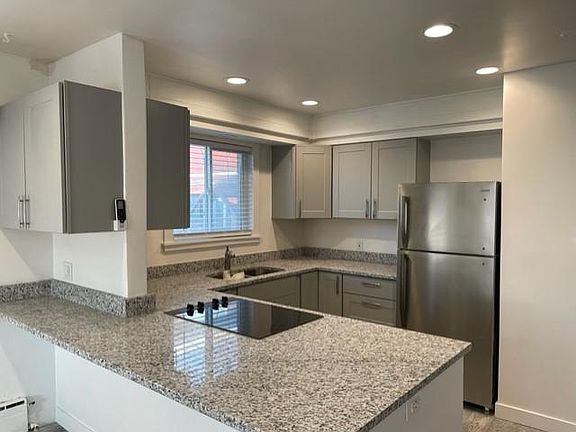 5th image of 282 N Wall St