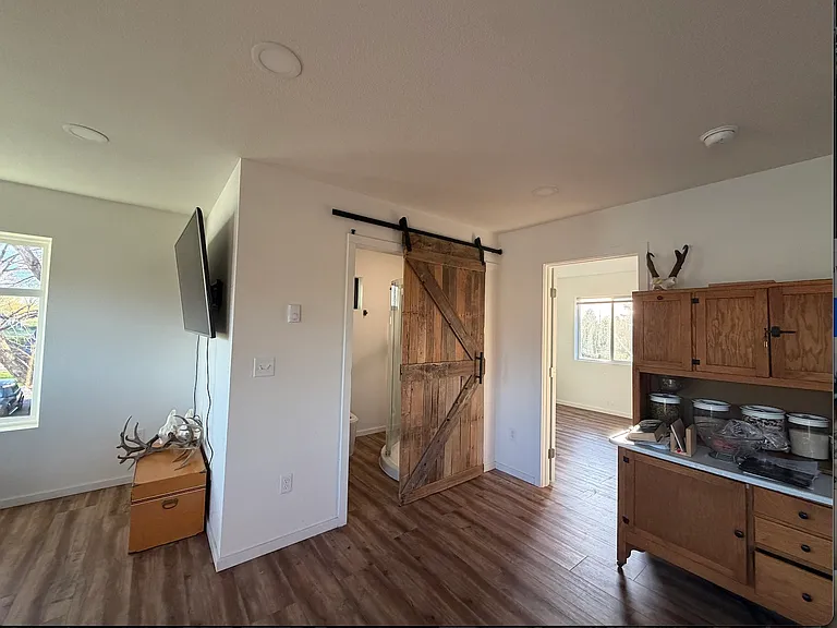 207 Fabrick St #B — Photo 11