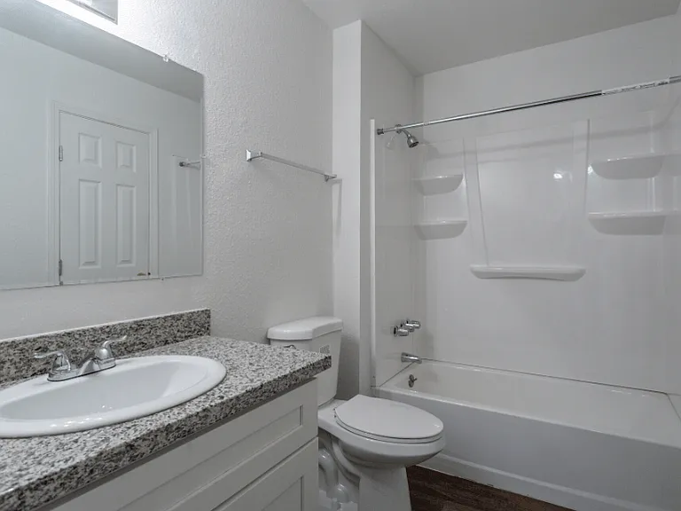 Castlewood Apartments — Photo 25
