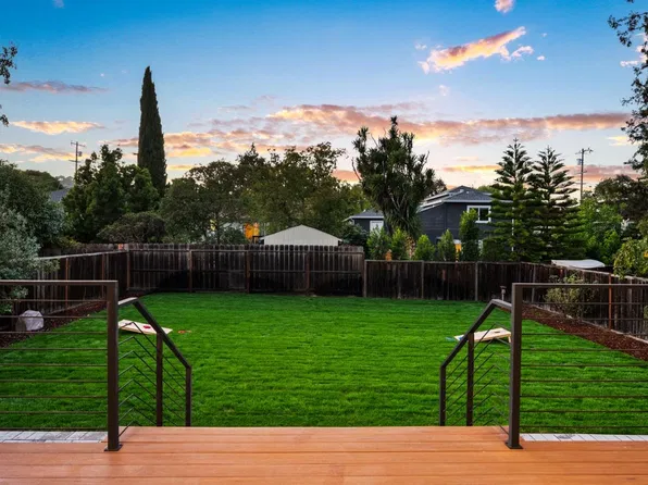 137 Oakview Dr, San Carlos, CA 94070