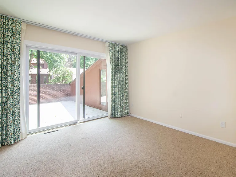 3503 Redwood Ct — Photo 36