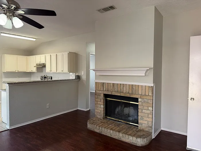 3 bed, 2.0 bath, 1259 sqft, $1,795 — Photo 4