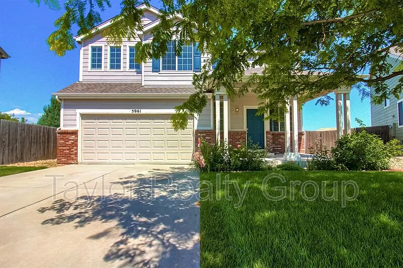 3 bed, 2.5 bath, 2720 sqft, $2,500 — Photo 1